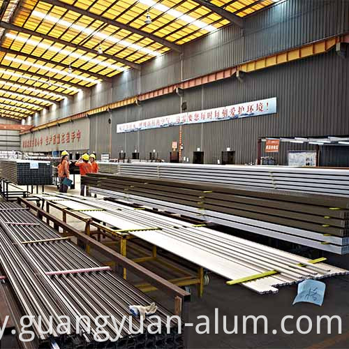Guangyuan Aluminum Co., Ltd Aluminum Glass Balcony Railings Aluminium Glass Railing Section Grey Tinted Glass Balustrade